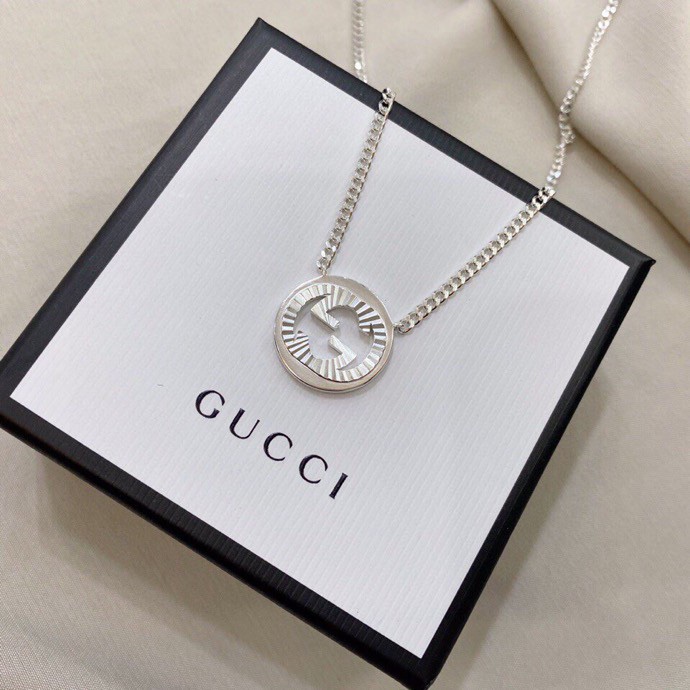 G*u*i necklaces